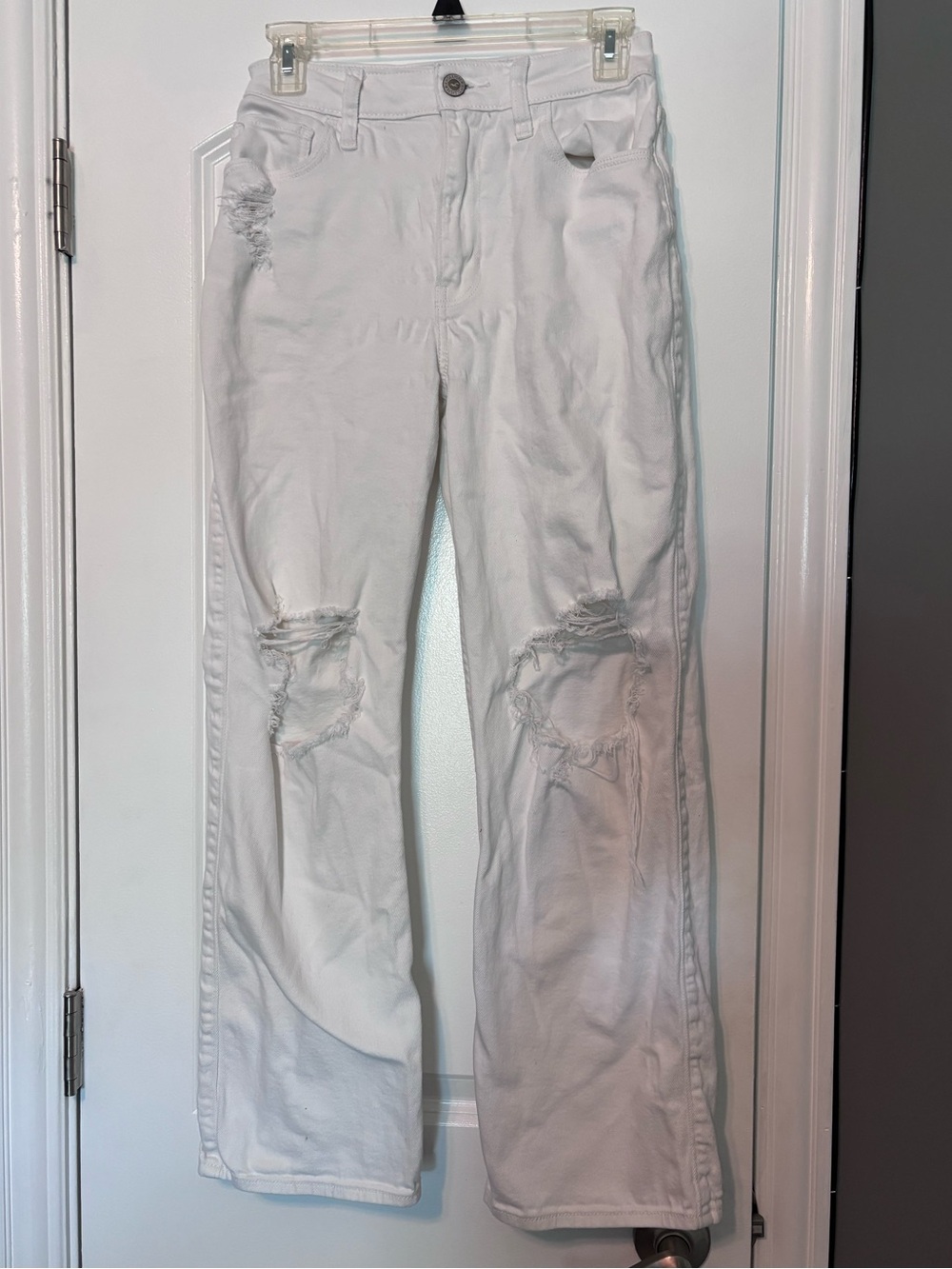 Hollister White Ultra High Rise Dad Jean - Classic Straight Fit Size 2 Short
